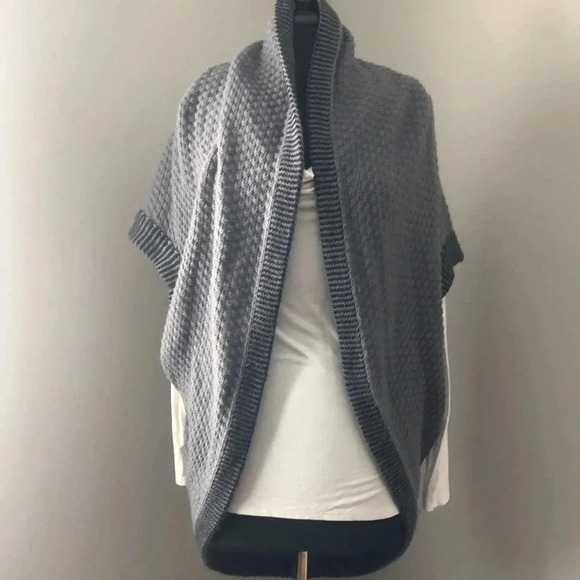 Forever 21 Sweater Shrug - Picture 1 of 4